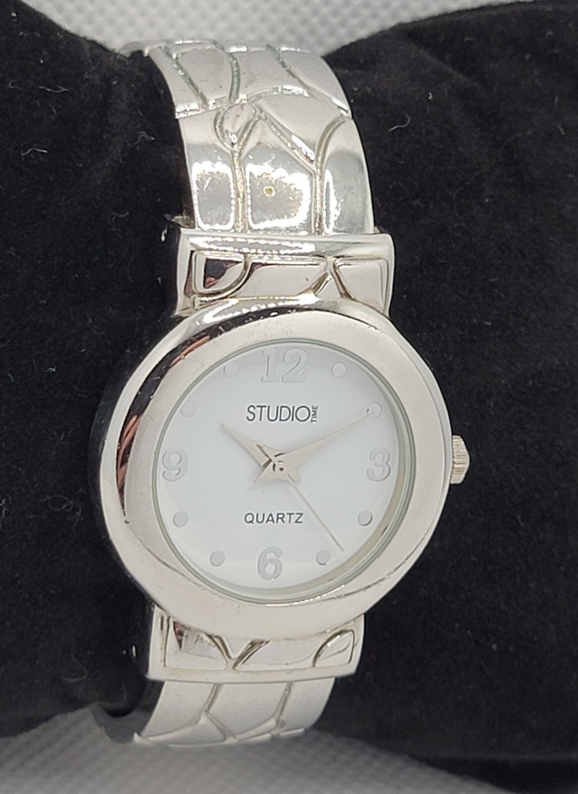 Ladies Studio Time Stylish Round Silver Tone White Dial Cuff Bracelet Watch K5