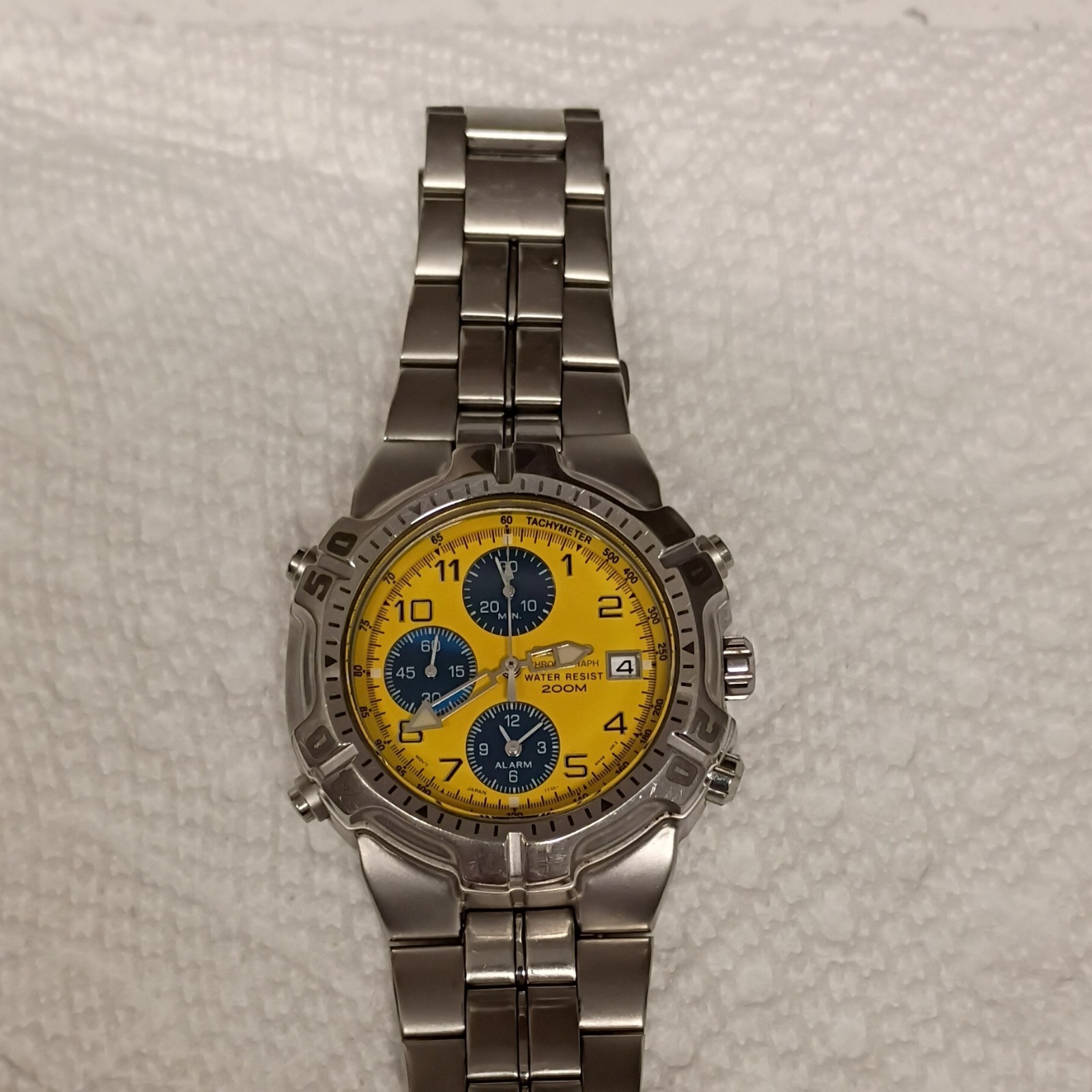 Seiko Quartz Chronograph Alarm 200m Tachymeter Yellow/Blue Dial Steel