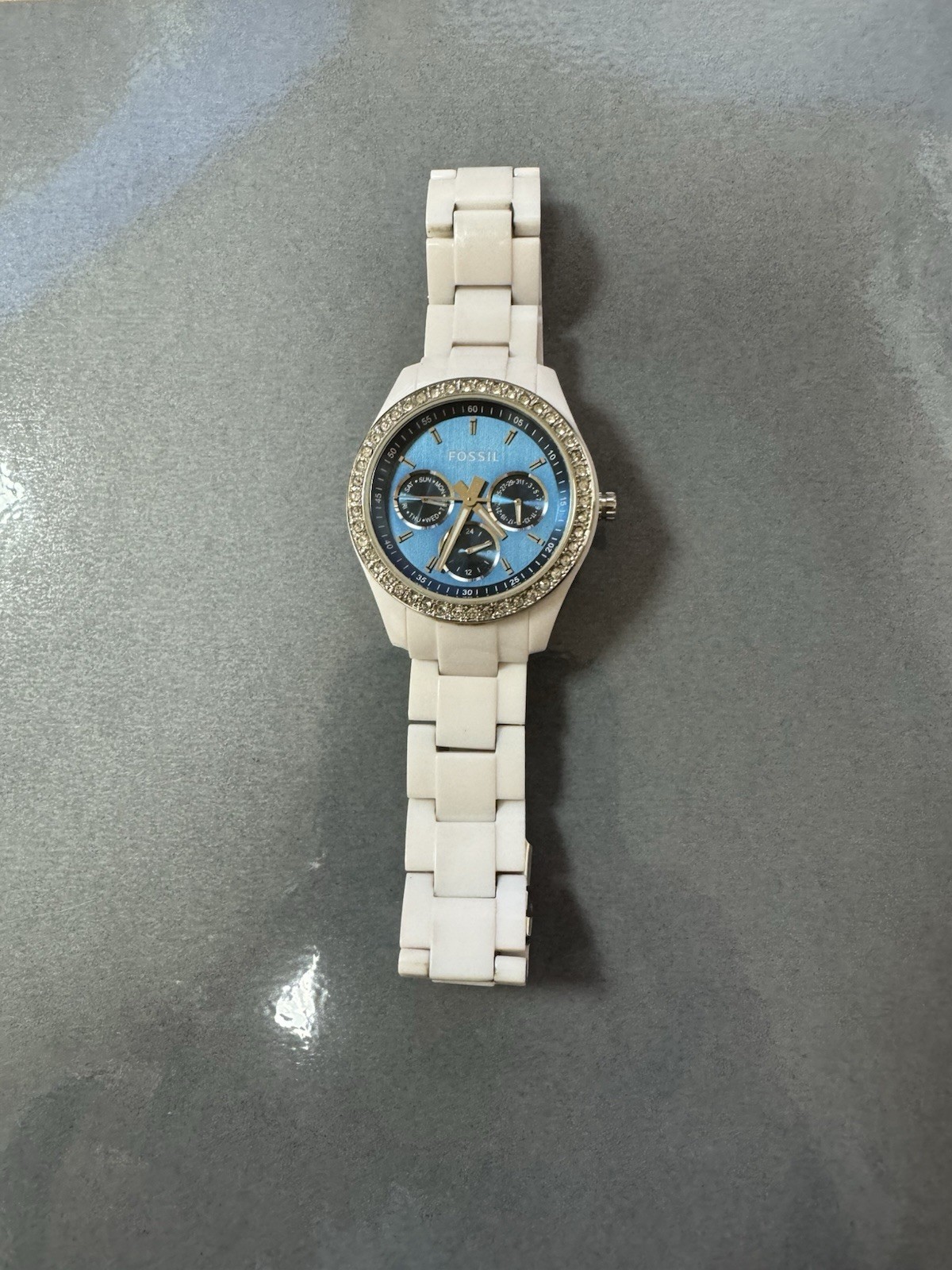 Fossil White Crystal Bezel Blue Face Rare Women’s Fashion Bracelet Watch ES-2666
