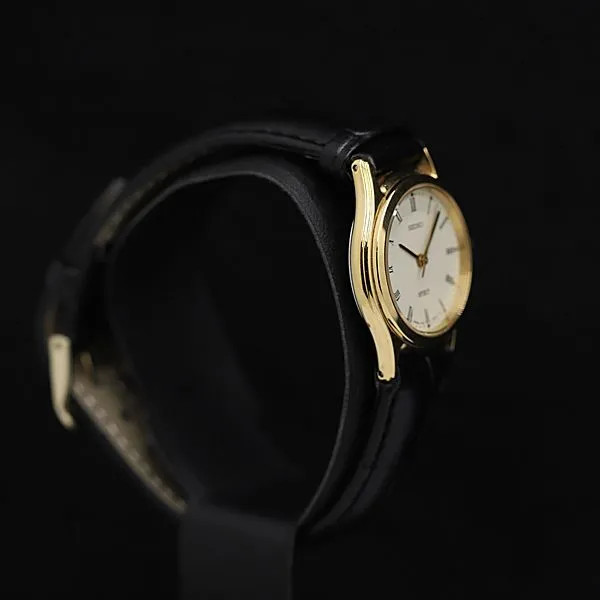 Working condition, excellent condition Seiko Quartz Spirit 1F21-0J70 ivory dial