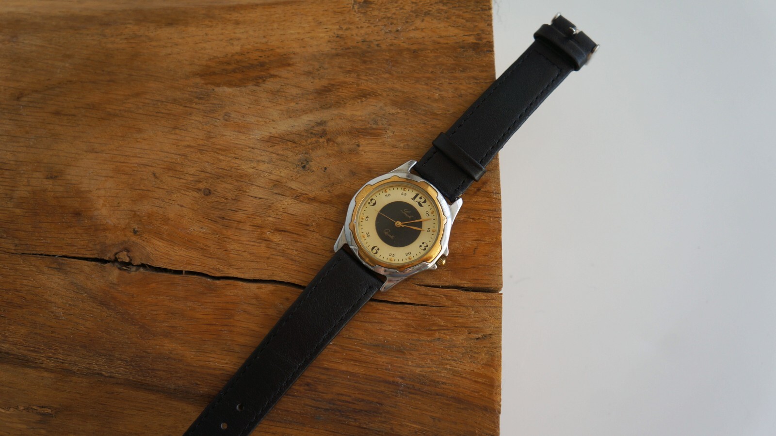 LUCH quartz wristwatch with two-tone metal case and pearl sheen dial