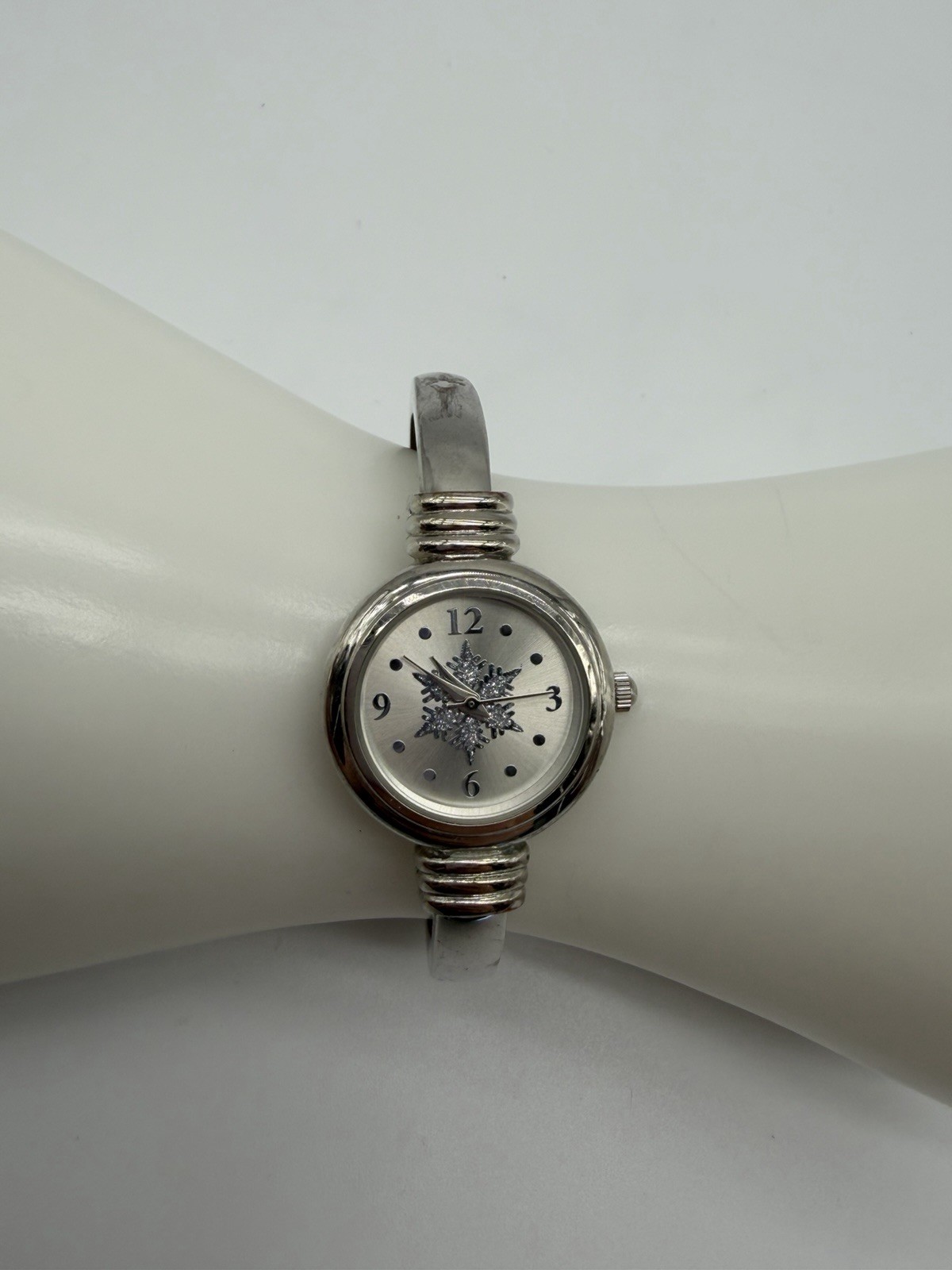 Macy’s Holiday Lane Women’s Silver Tone Snowflake Cuff Watch Preowned Untested