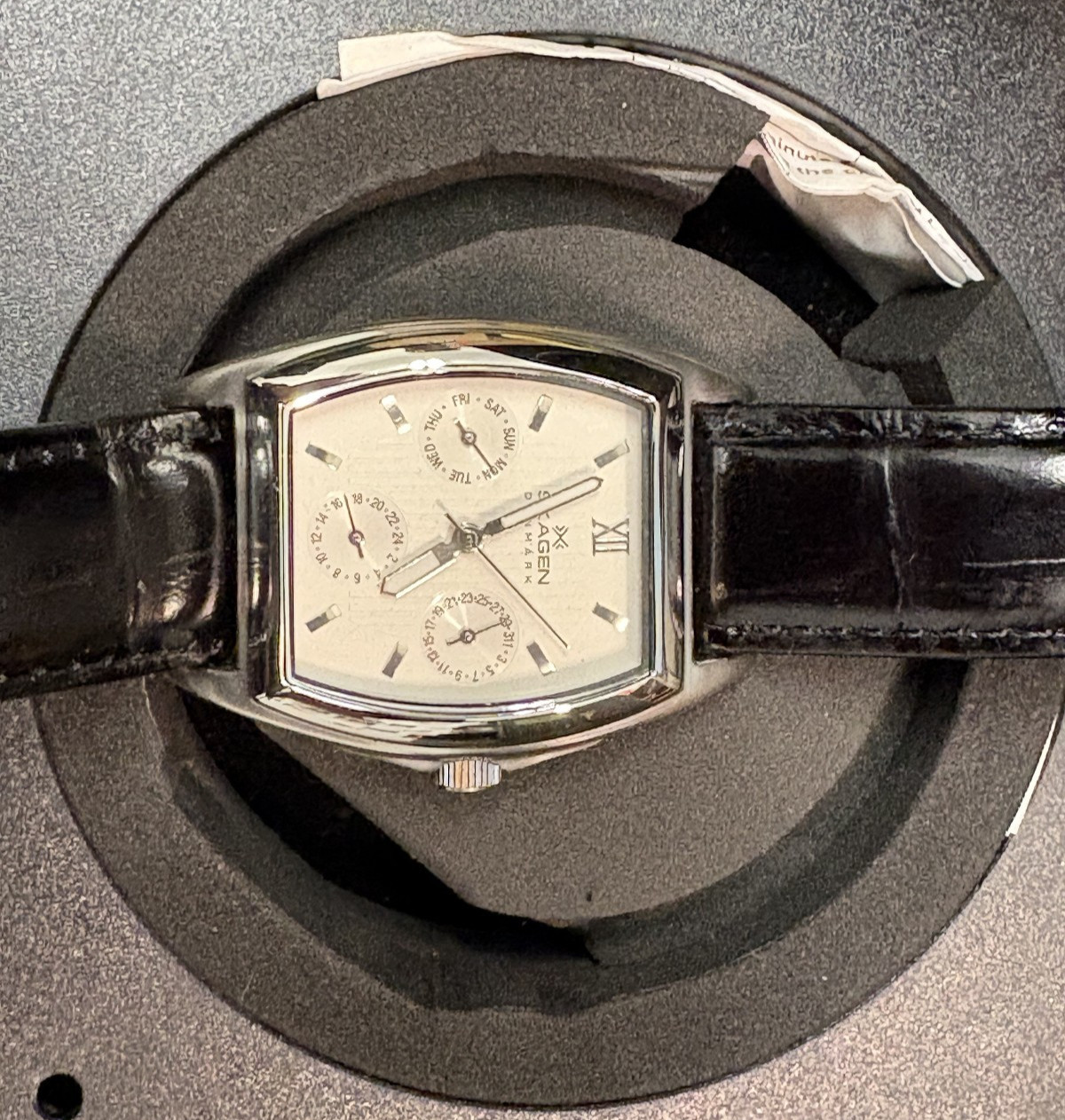 IN ORIGINAL BOX Skagen Denmark Silver Leather Band Watch Model 180LSLLW