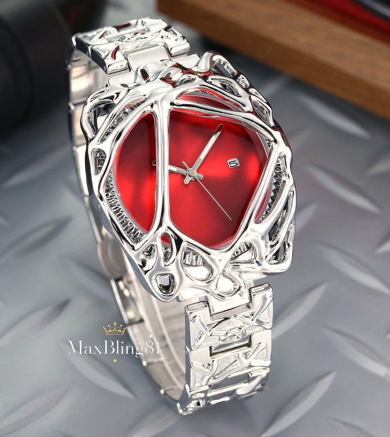 Men’s Watch Unique Urban Style Silver Plated Watch Red Dial Fashion Bracelet