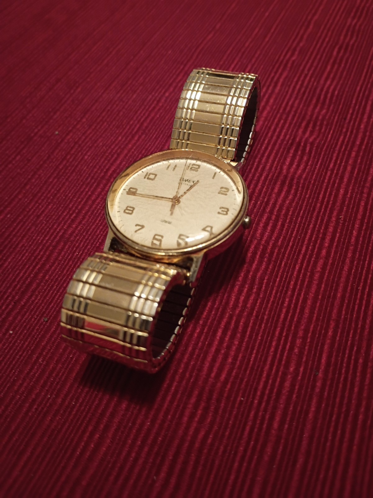 Vintage Timex Quartz Gold Tone White Dial Arabic Numbers Expansin Bracelet -RUNS