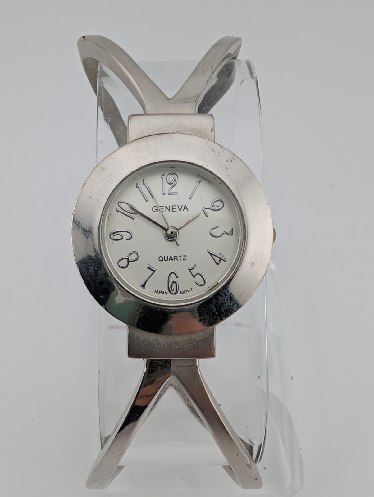 Geneva Watch Women 28mm Silver Tone Hinge Bangle Band- New Battery