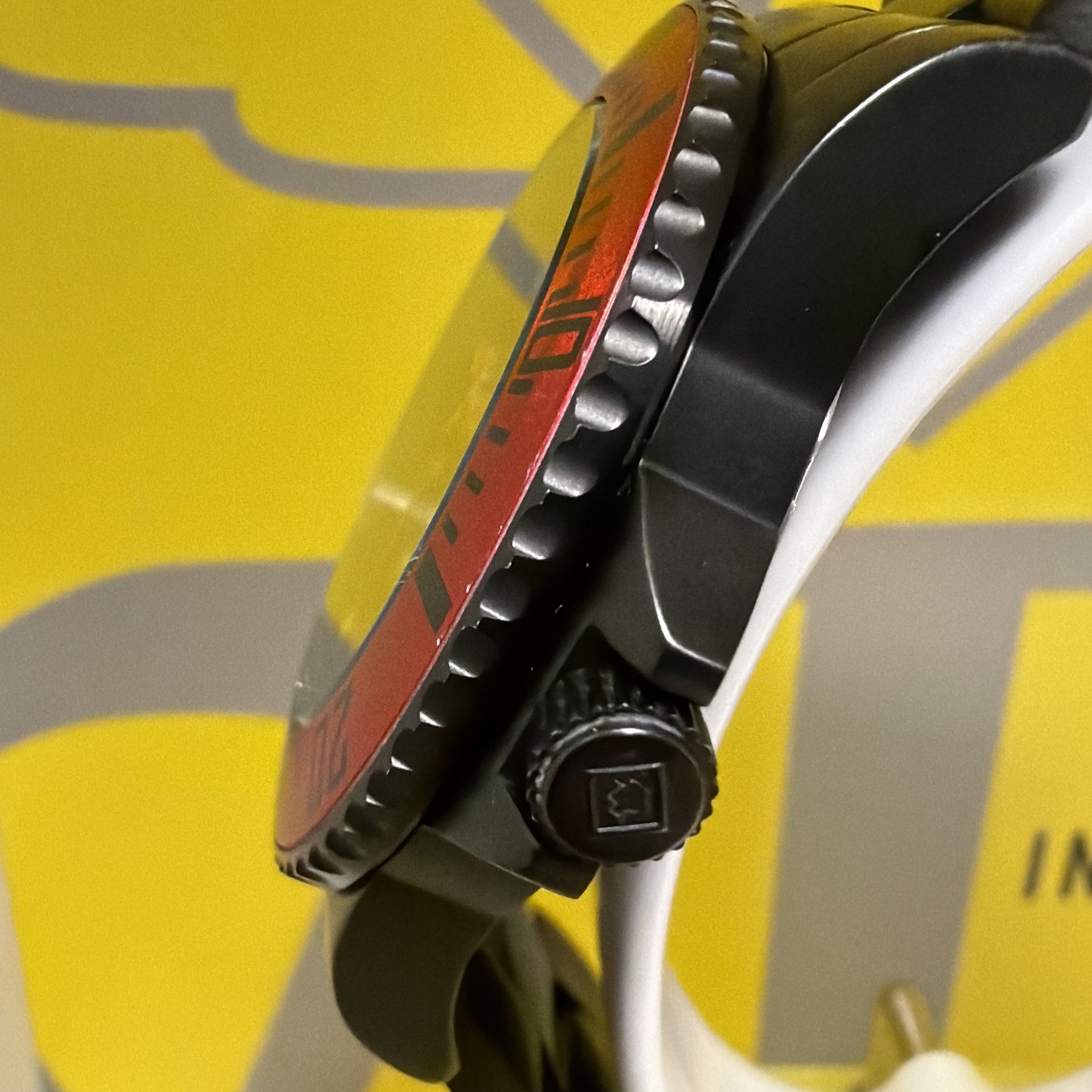 Invicta Pro Diver Gray Dial, Red Bezel & Black Stainless Band Men’s Watch! RARE!