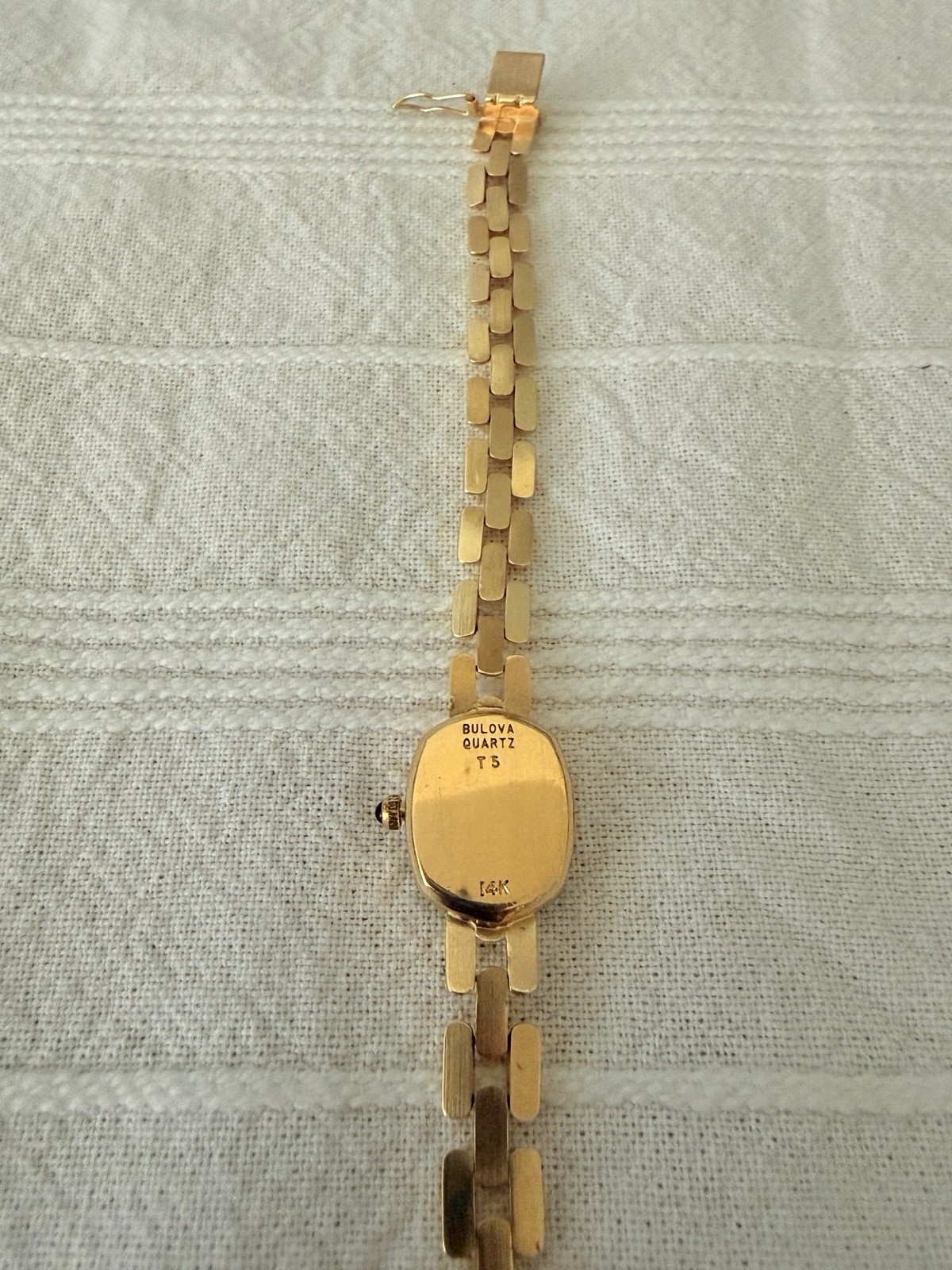Vintage 1995 Bulova Ladies Solid 14K Gold Diamond Oval Quartz Watch 14g