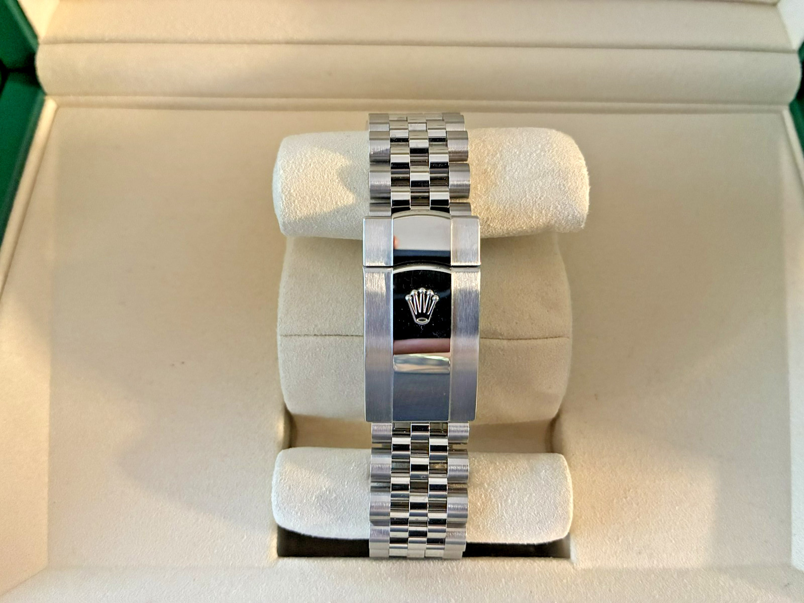 Rolex DATEJUST 41mm FULL SET – White Gold Fluted Bezel Jubilee 126334 OCT 2025