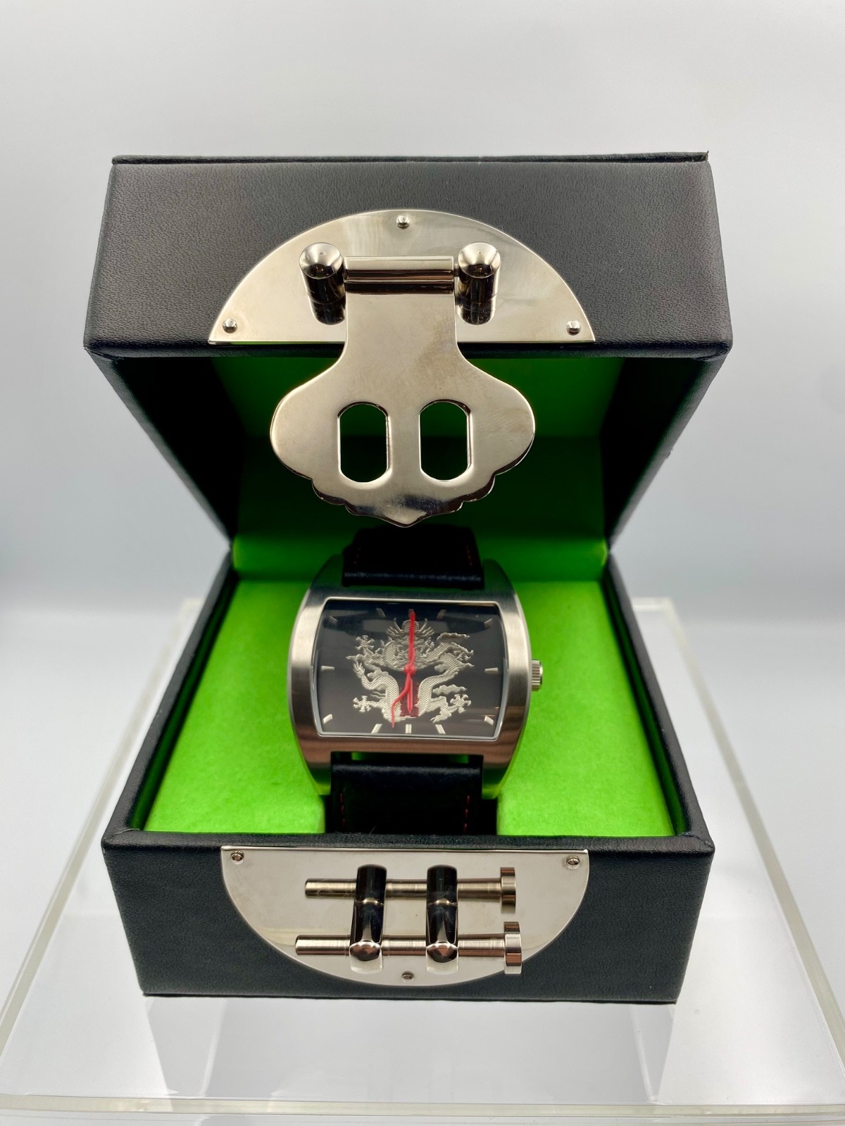 Shanghai Tang Analog Quartz Mens Sea Dragon watch – RARE – Excellent Condition!
