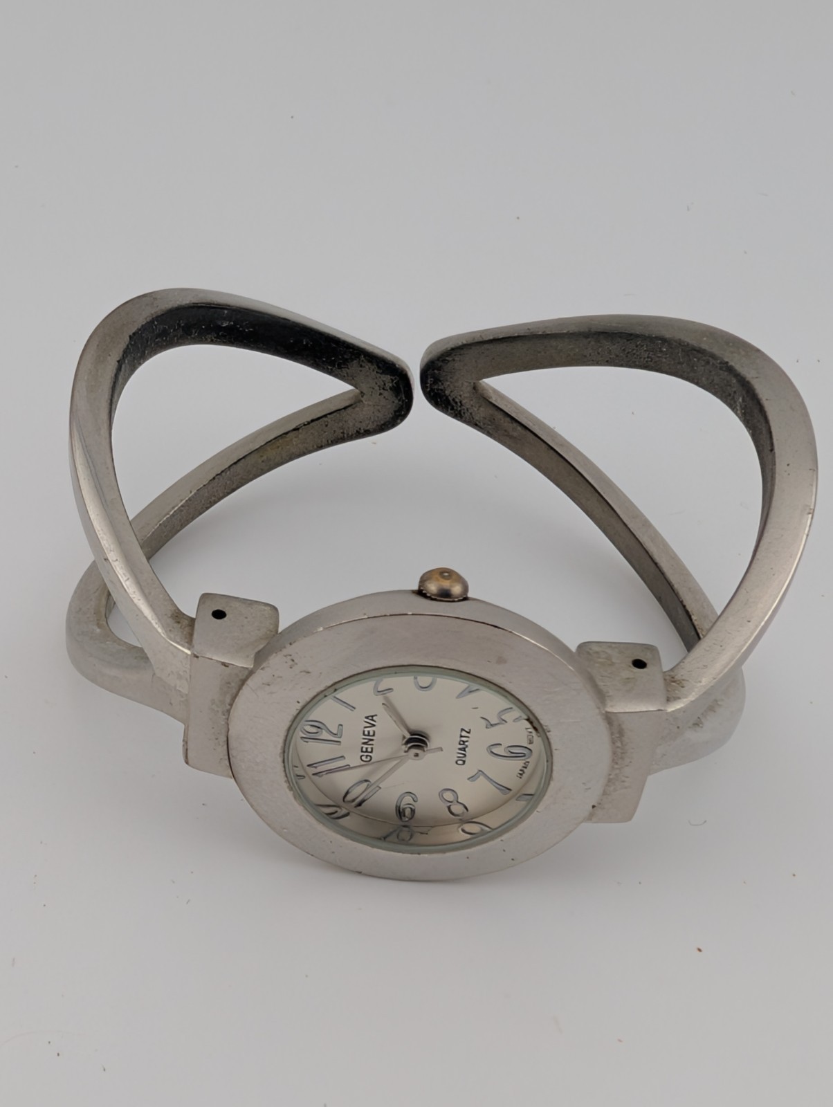 Geneva Watch Women 28mm Silver Tone Hinge Bangle Band- New Battery