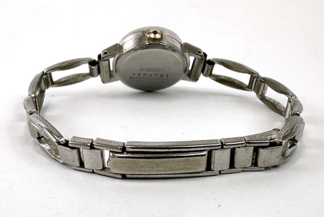 SEIKO wristwatch, manual winding, working condition.