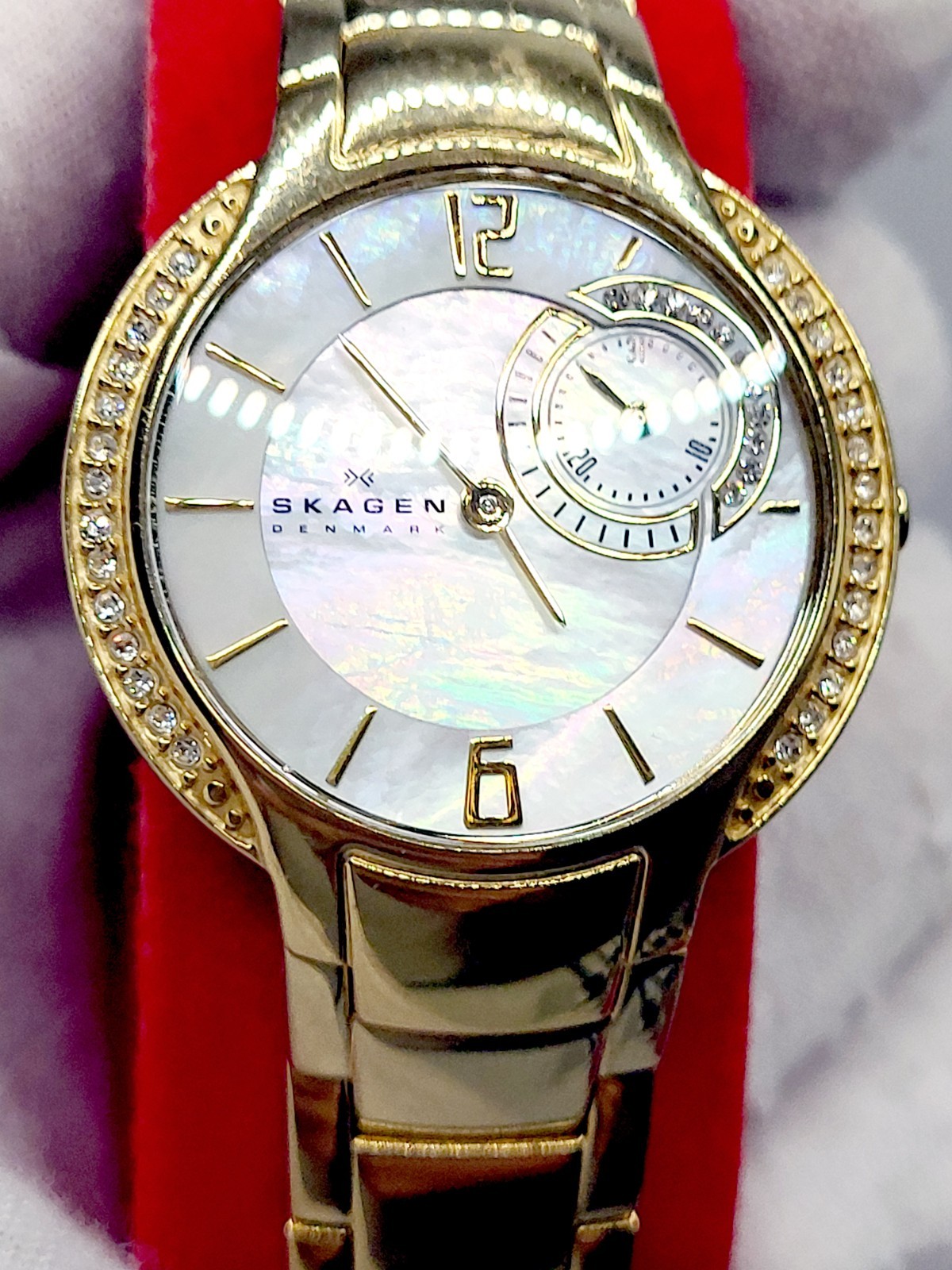 [Works] Skagen Denmark Mineral Crystal Quartz Analog Ladies Watch MOP Dial