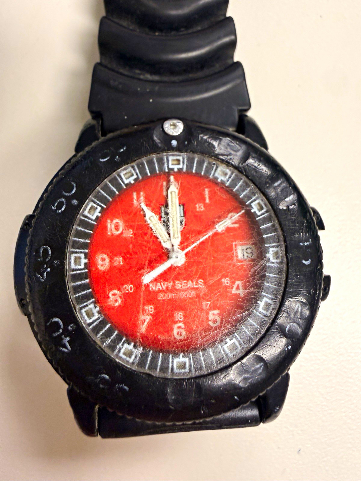 Luminox Navy SEALS Quartz Diver Watch 200m Red Dial parts/repair, no stem or bac