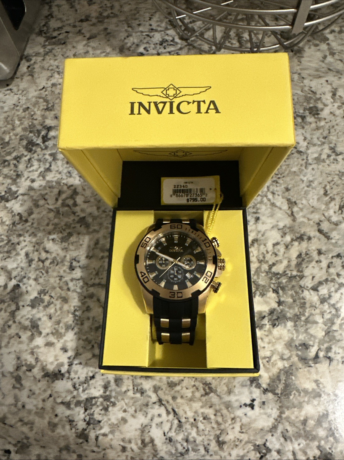 Mens Invicta PRO DIVER Model 22340 Tritnite Night Glow w/Box