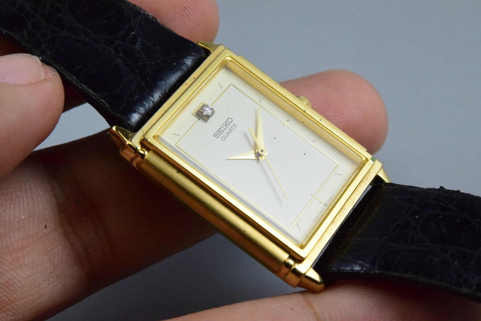 Vintage watch Seiko 9021-5300 Yellow Men Quartz Tank 28mm
