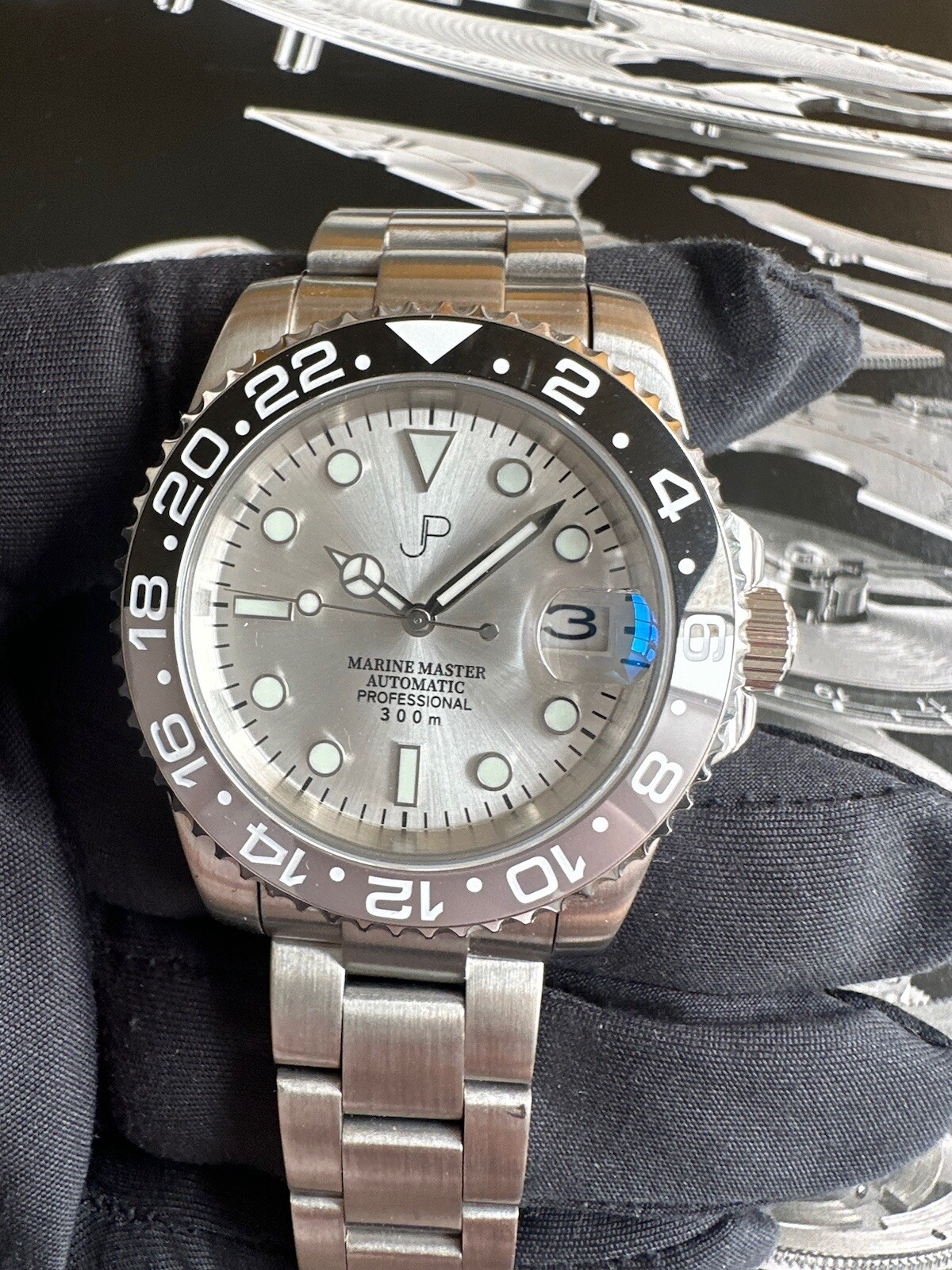 seiko nh35 JP custom 40m automatic White/silver Opaline Dial Black & Grey Bezel