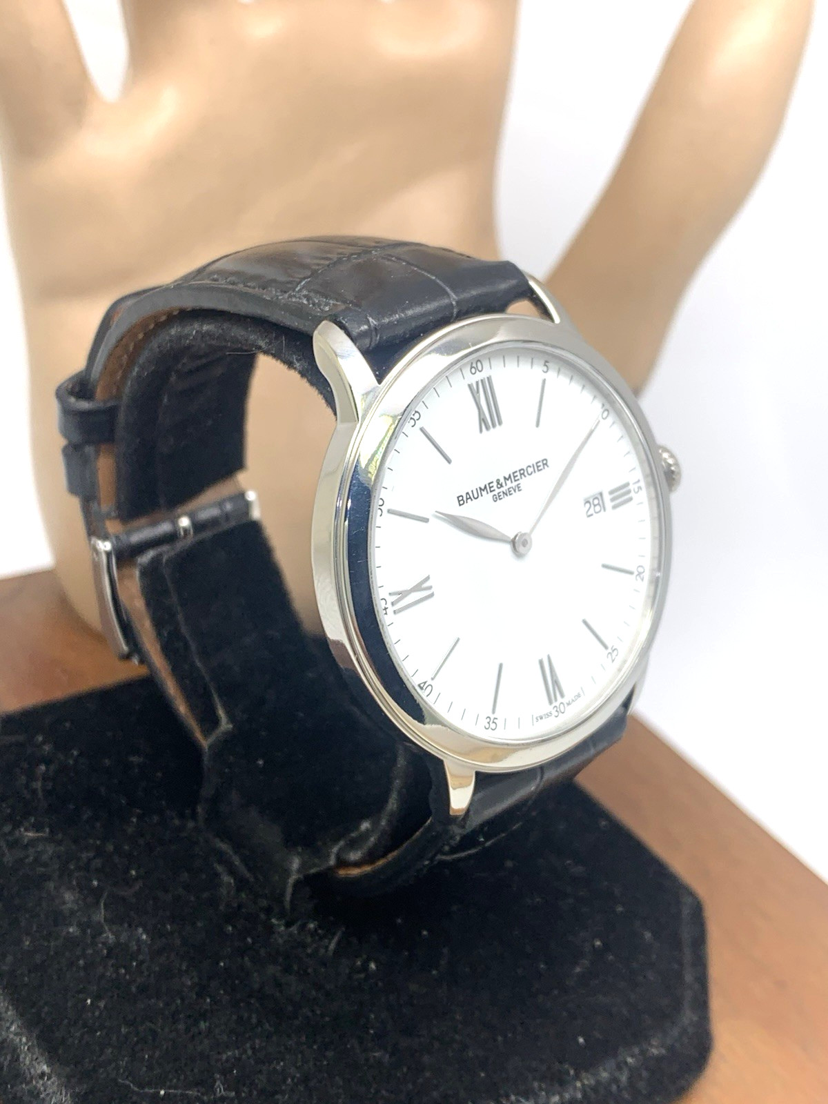 Baume & Mercier Men’s Watch 10323 Classima Swiss Quartz White Dial Leather 40mm