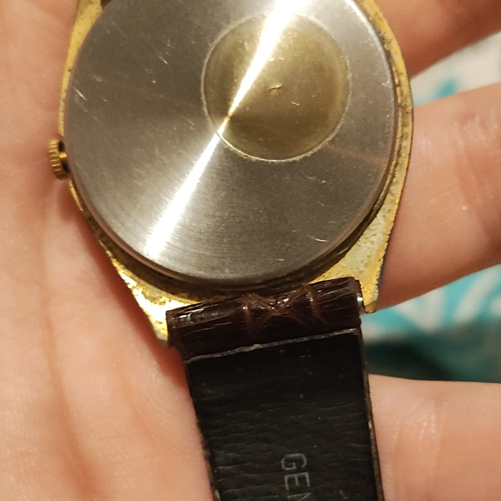 Analog Wristwatch Scenic Multicolor Dial Gold-Tone Case Brown Leather Strap