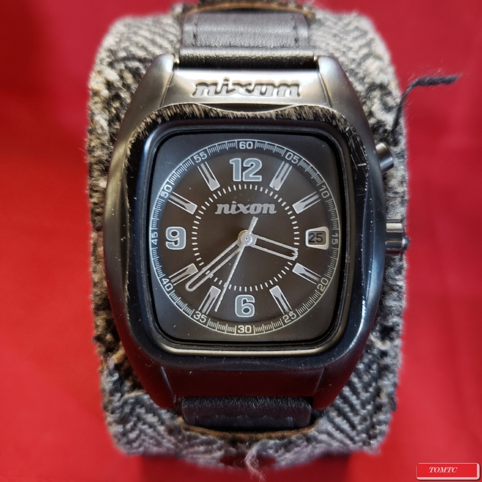 Nixon “The Rocker” (Black Herringbone) 30M 3-Hand Japan Mvmnt & Backlight [5I]