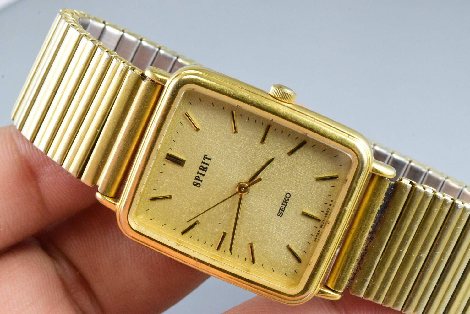 Vintage watch Seiko Spirit Gold Plated 5E21-6B60 Yellow Men Quartz Cushion 21mm