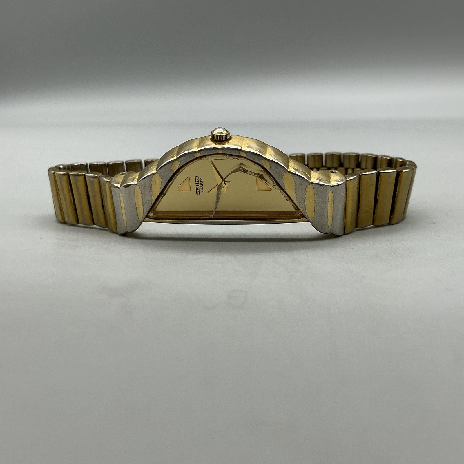Seiko Half Moon 1F20-5D59 Women Watch 14mm Gold Tone Dial CRACKED CRYSTAL 6.25″