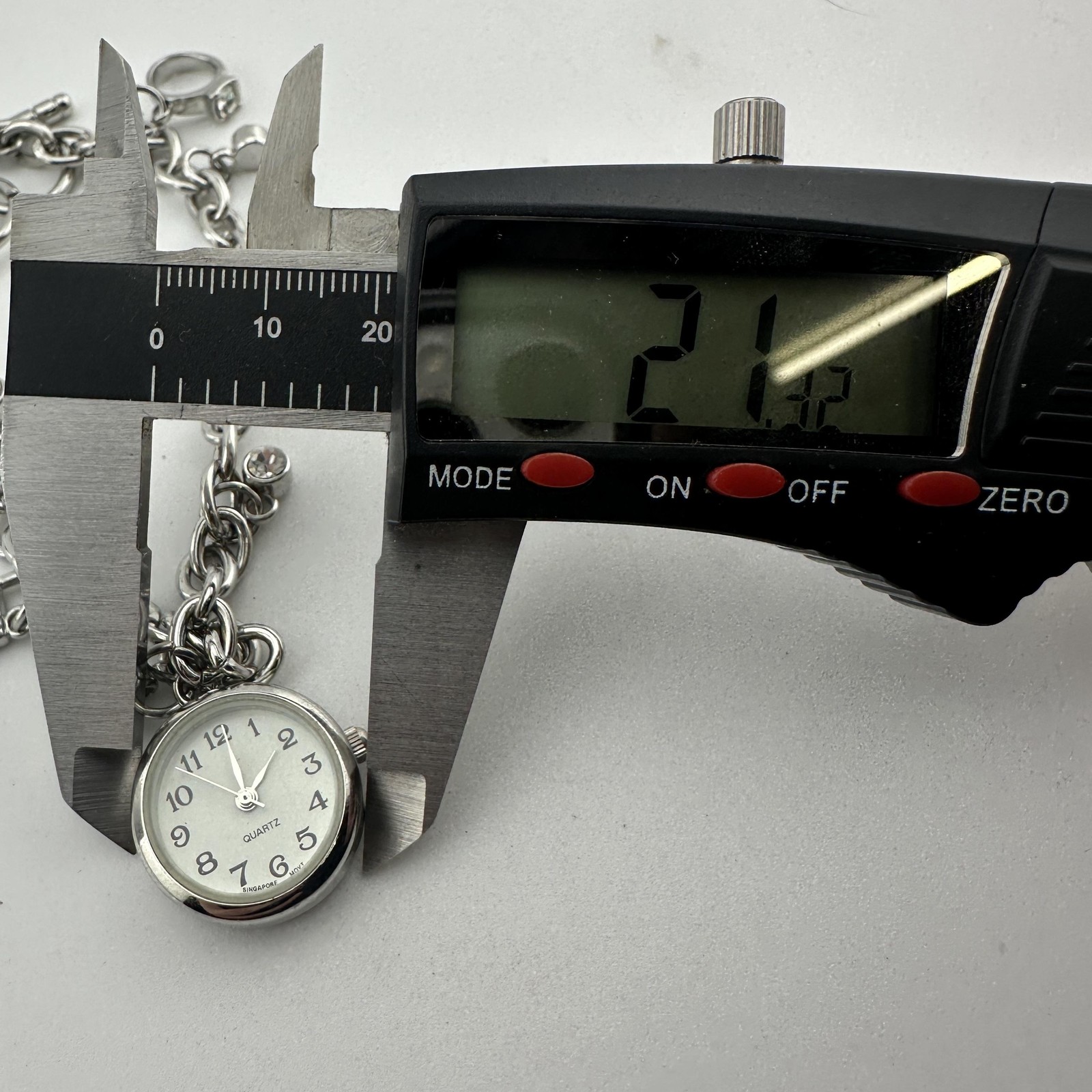 Charm Sz 8.7″ Bracelet Watch Womens White Dial Silver Tone Key Lock Ring Charms