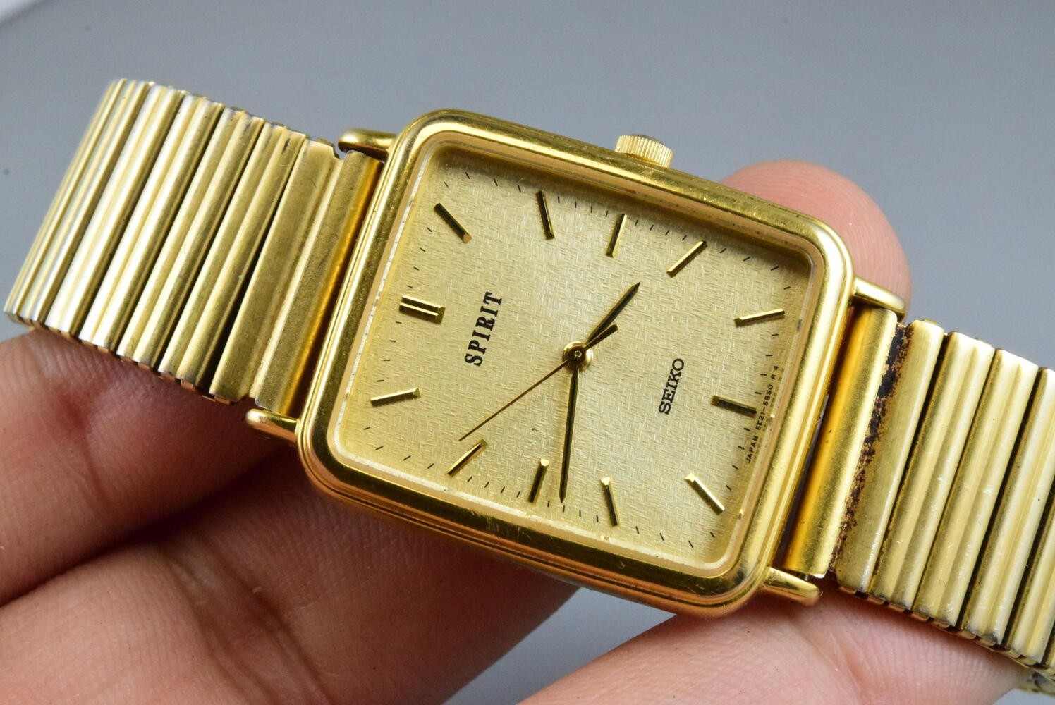 Vintage watch Seiko Spirit Gold Plated 5E21-6B60 Yellow Men Quartz Cushion 21mm