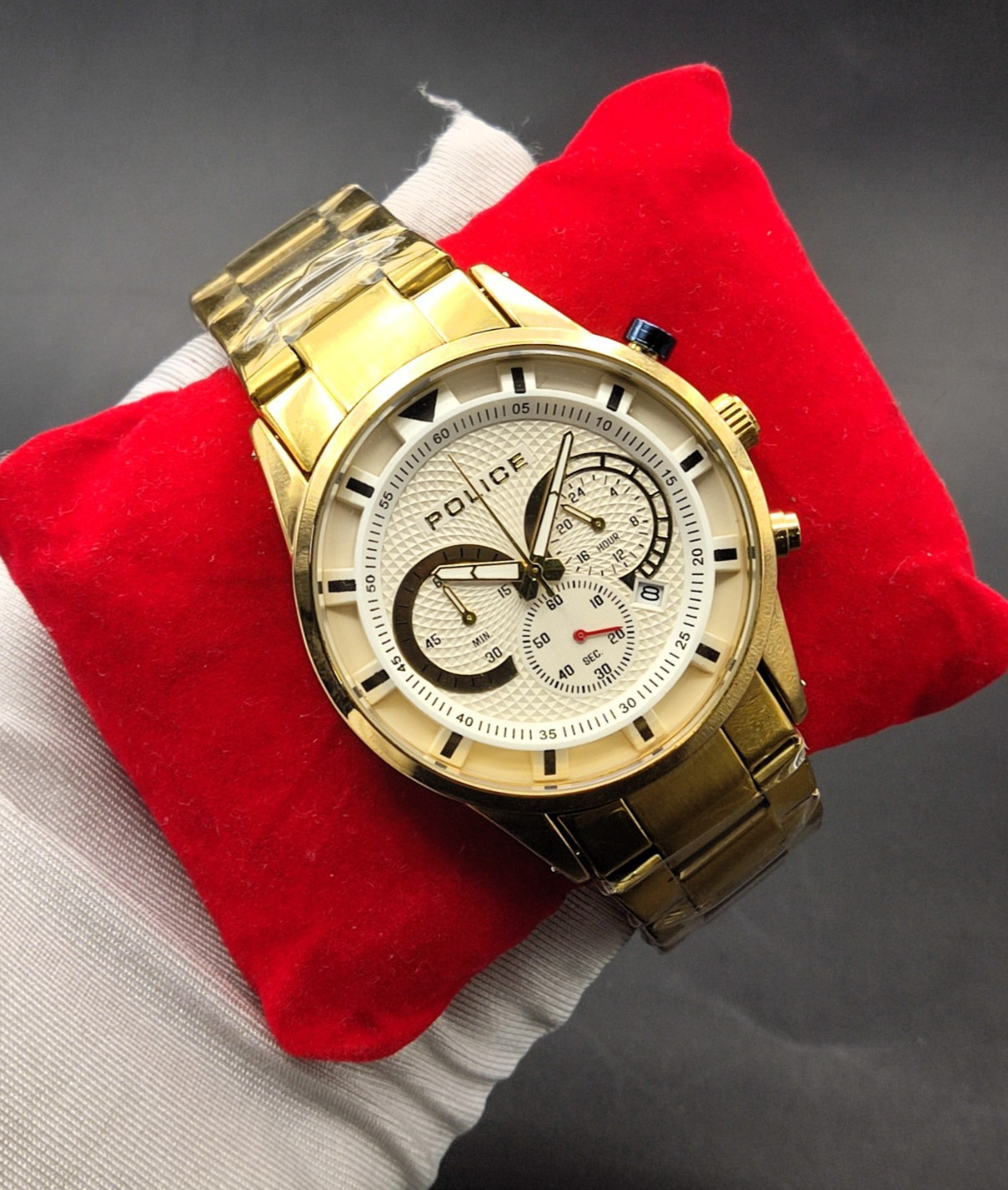 #Refurbished Police Quartz Date Indicator White Dial Analog Men’s Wrist Watch