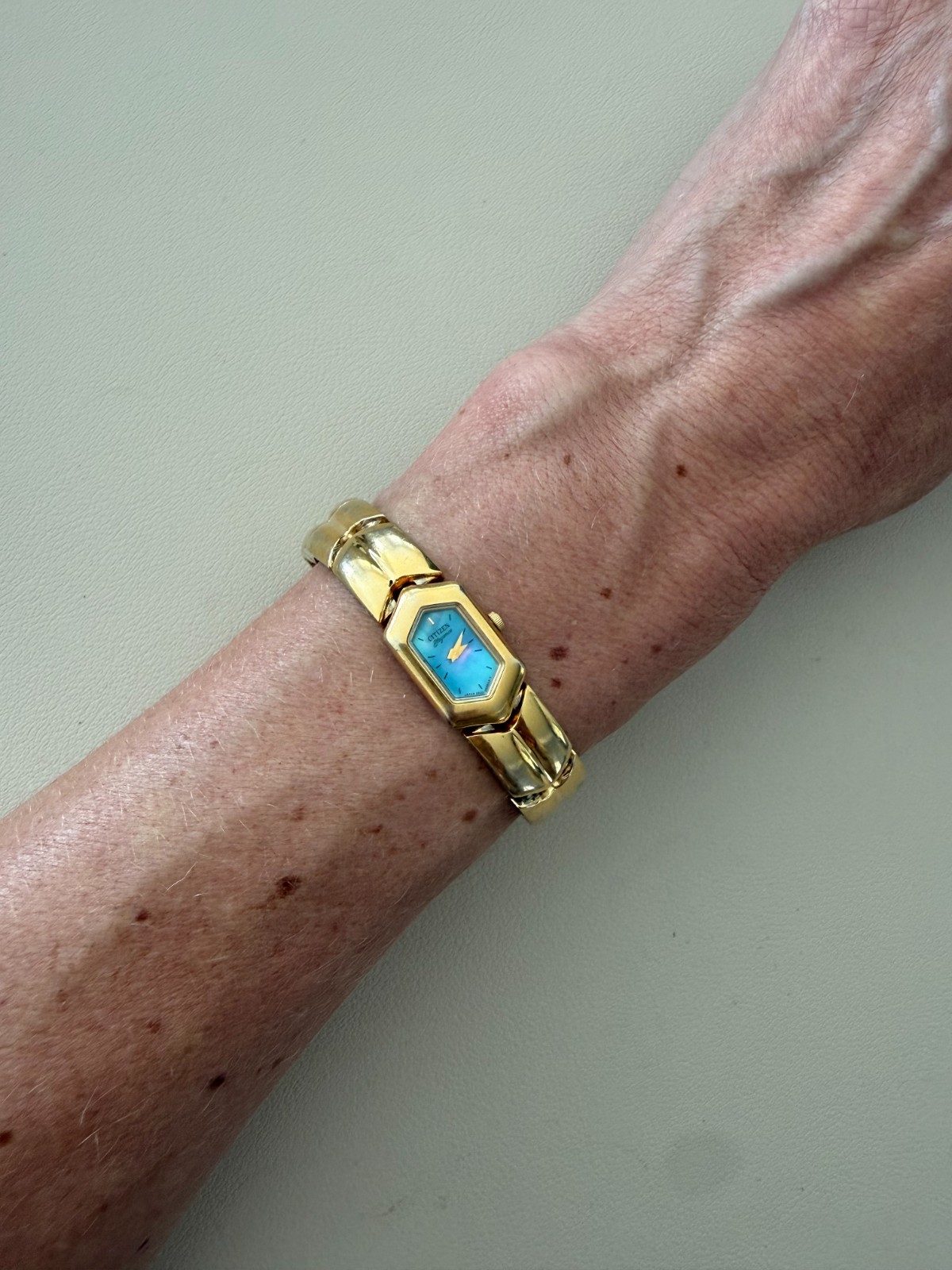 Vintage Citizen Elegance Ladies Quartz Watch Blue MOP Dial 13mm 2200-229681
