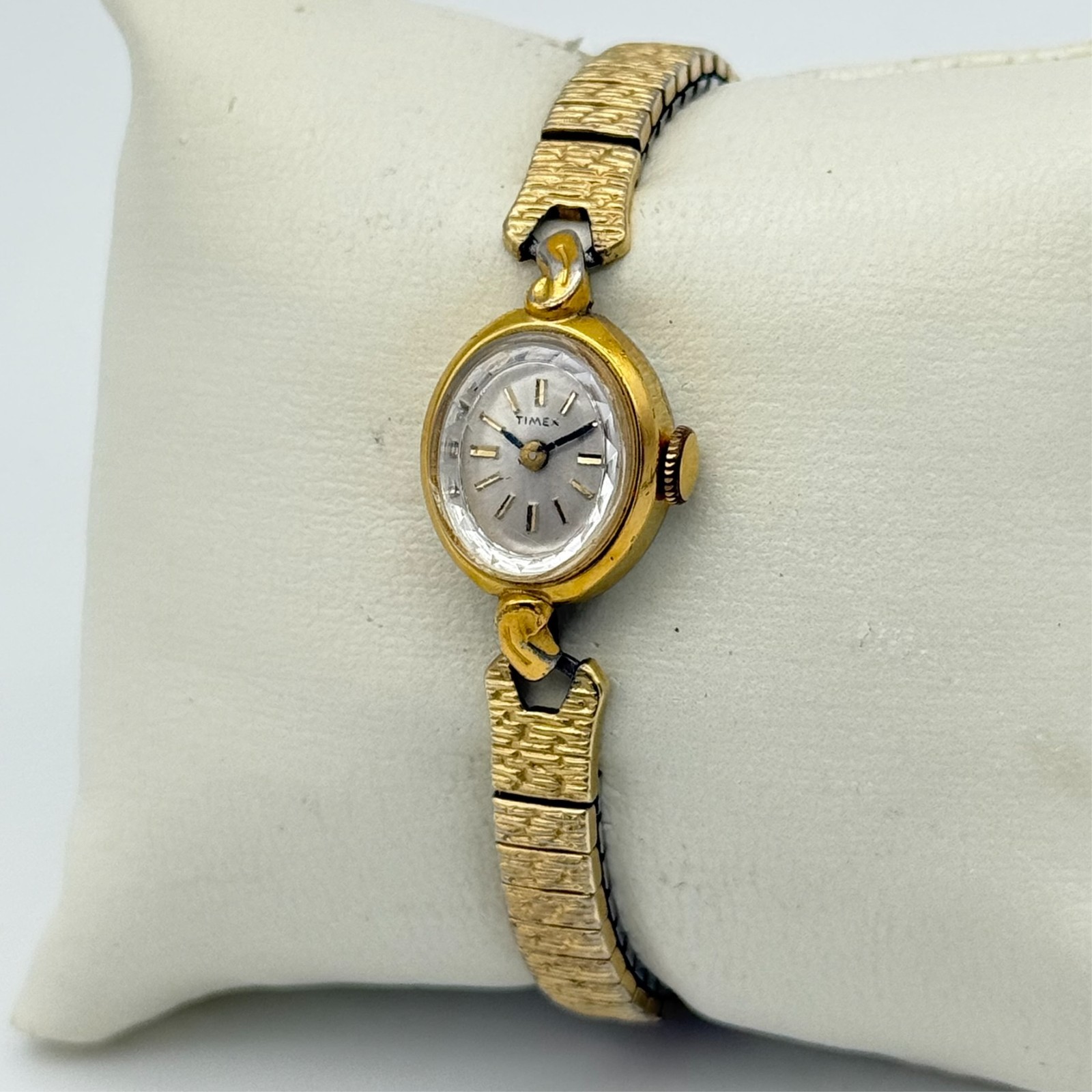 Vintage 1960s Women’s TIMEX Gold Tone Petite Mechanical Watch, 15mm (FOR PARTS)