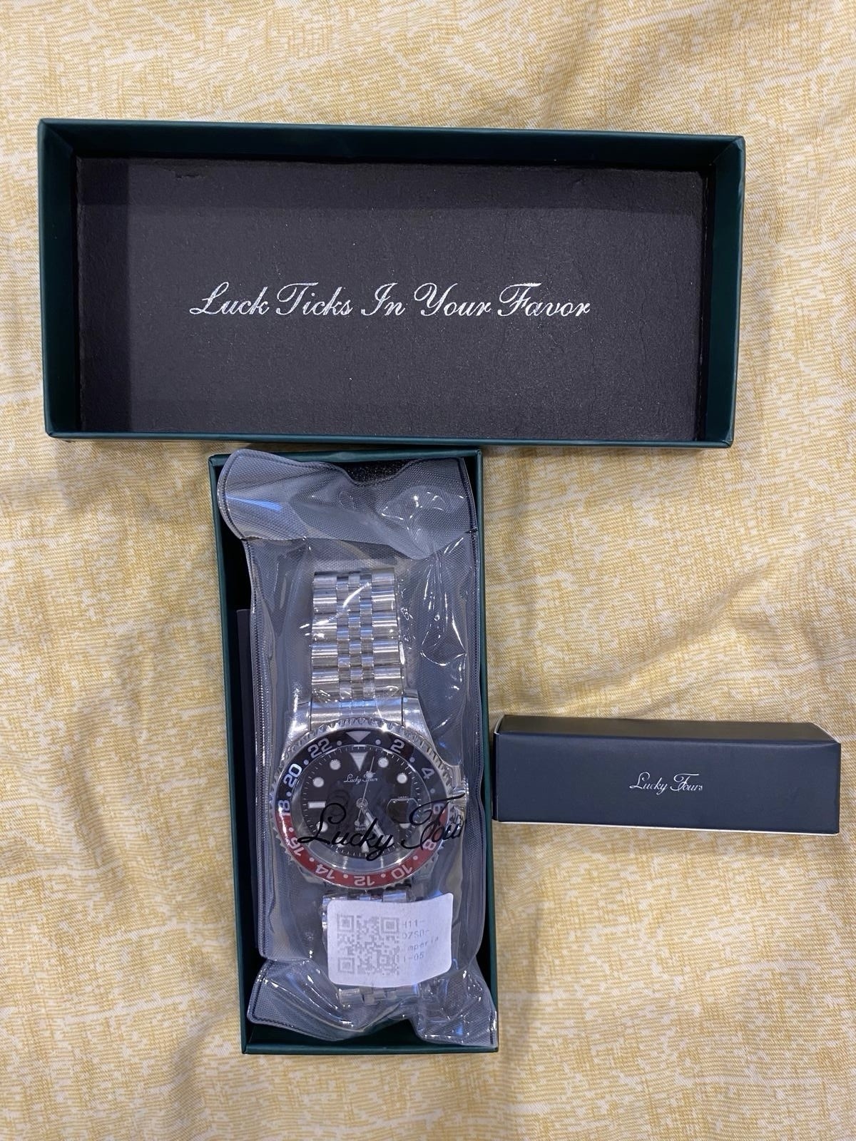Lucky Fours Quartz Watch Black Dial Date Red/Black 24-Hr Bezel (Imperial)