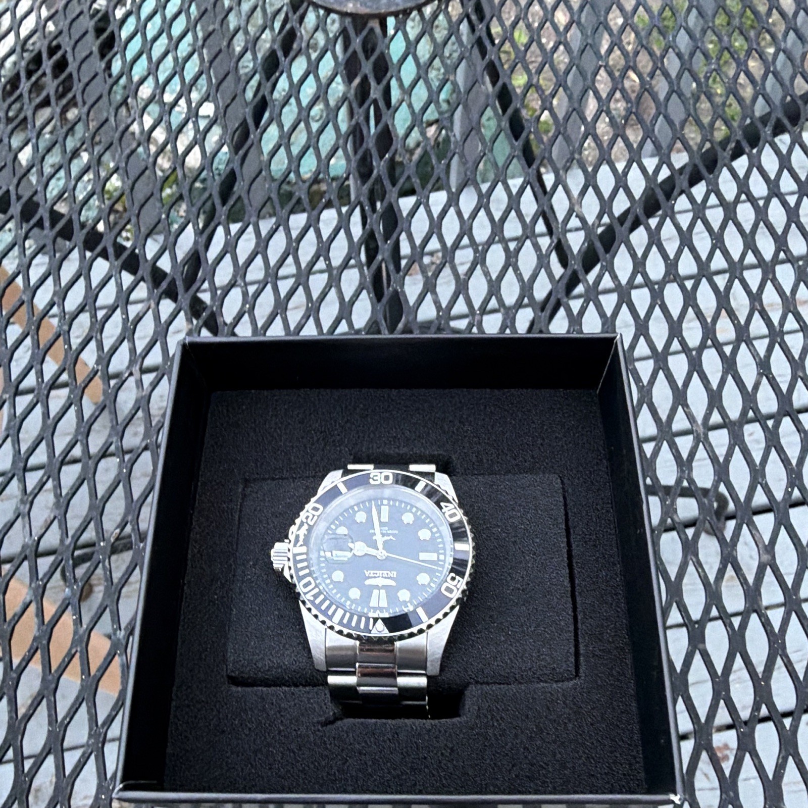 Invicta Pro Diver 40mm Automatic Black Dial 200m Date Uni Rotating Bezel Box