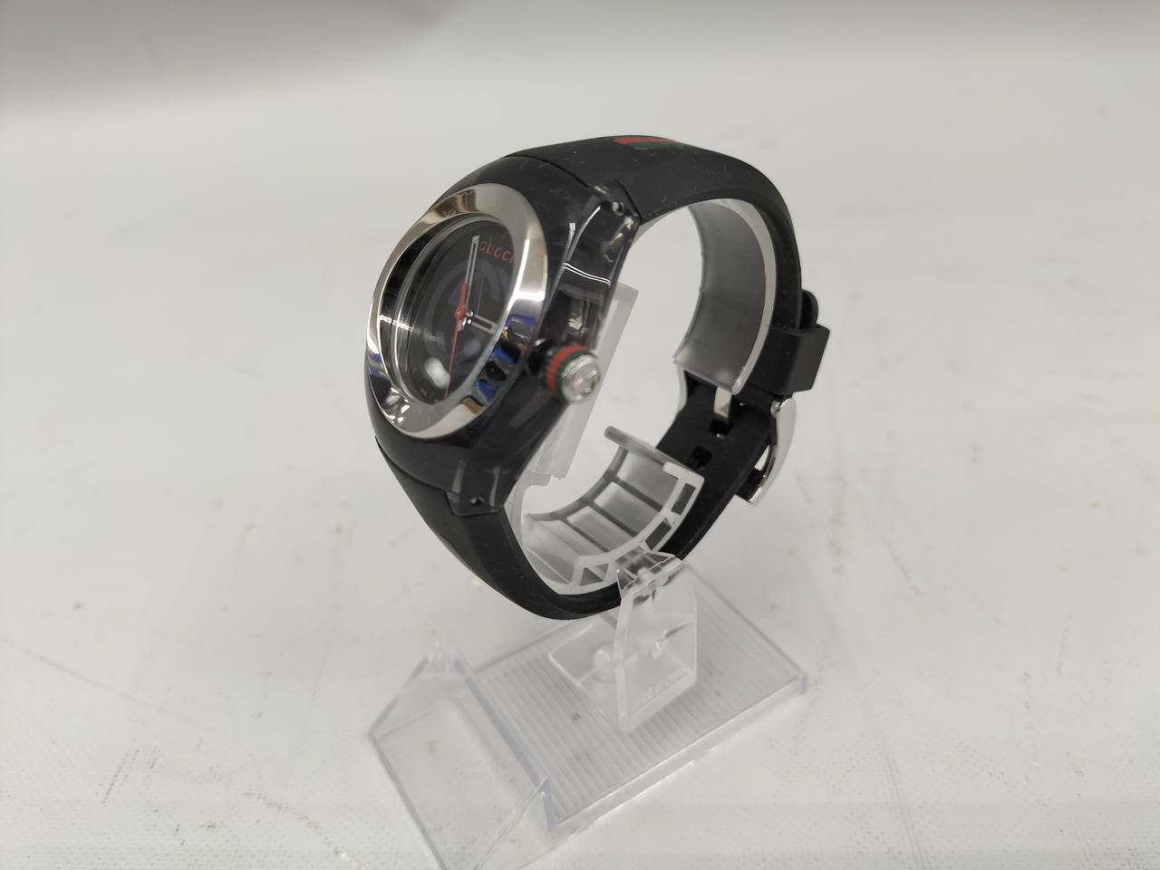 Quartz Analog Watch Model Number YA137301 GUCCI