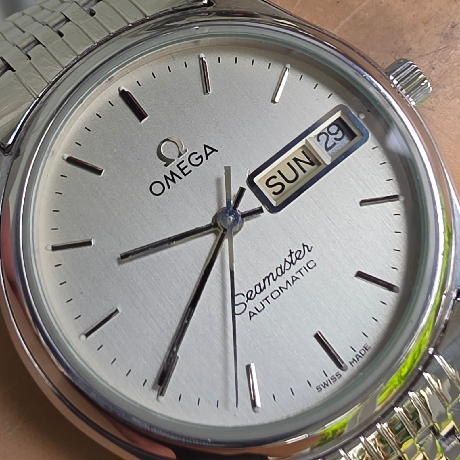 Vintage OMEGA Seamaster men’s automatic watch Ref:166.0278 day/date swiss 1982