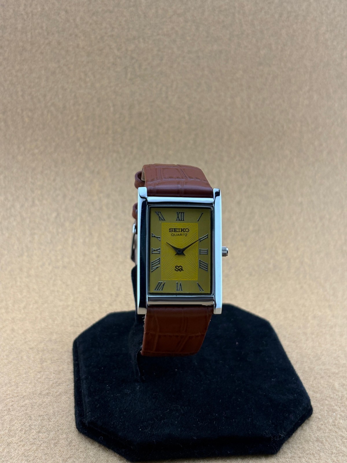 RARE YELLOW SILVER Vintage Seiko Slim Quartz Men’s Wristwatch