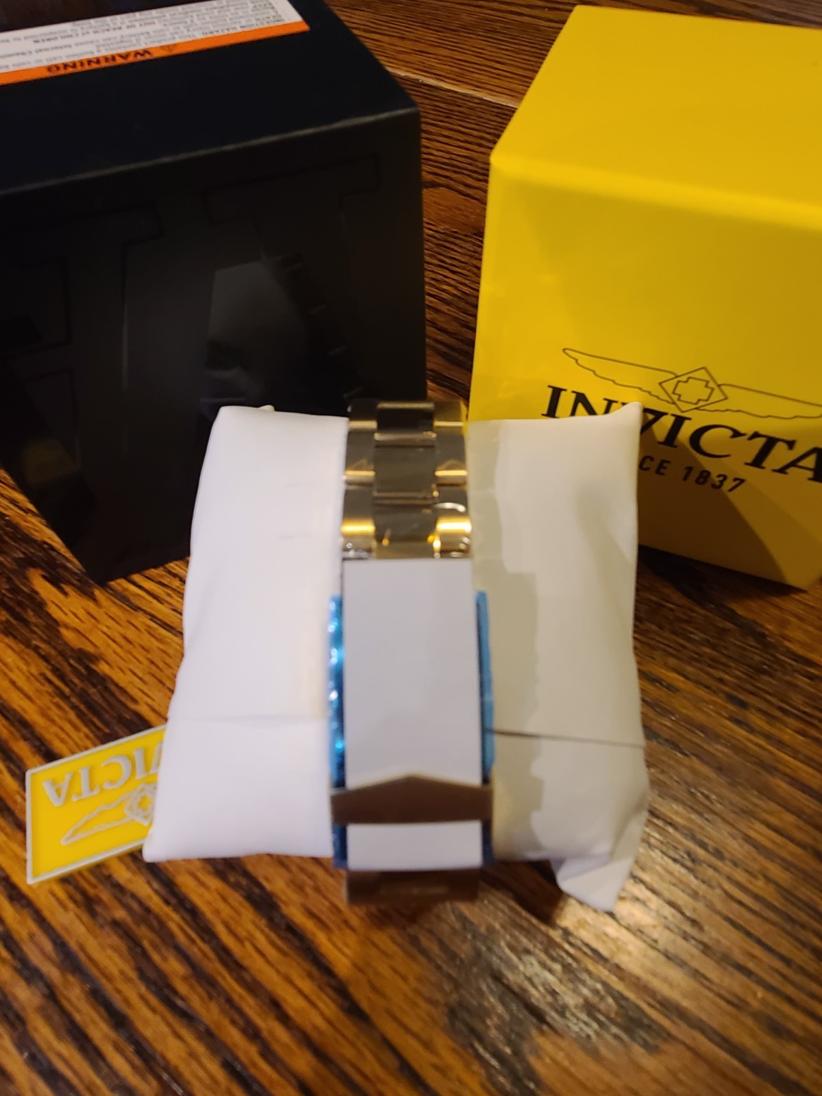 Invicta Specialty Rowan Men’s Watch – 40mm, Gold case and bracelet, Blue Bezel