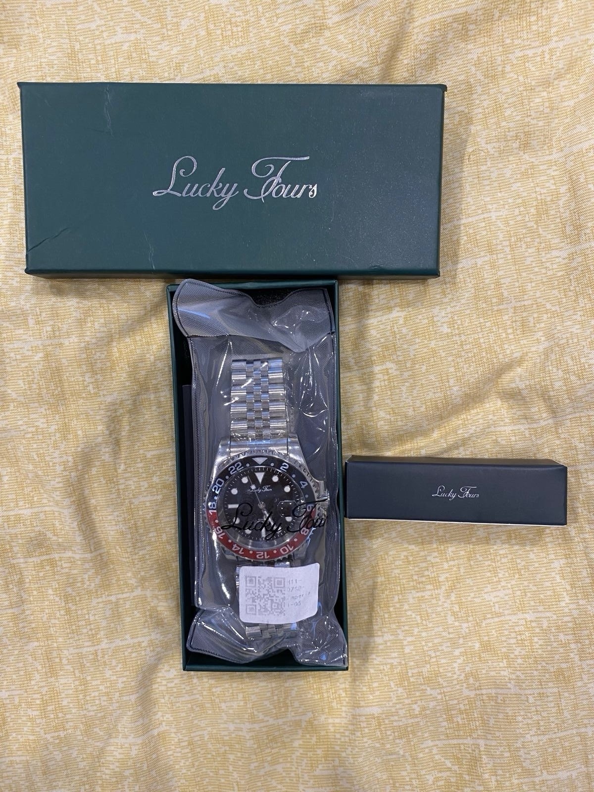 Lucky Fours Quartz Watch Black Dial Date Red/Black 24-Hr Bezel (Imperial)