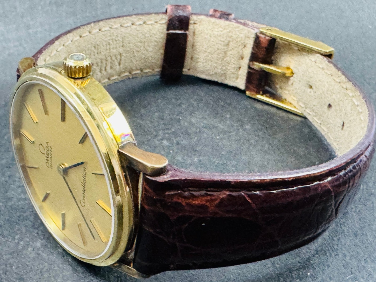 Vintage 1970 Omega Constellation – Gold Dial Quartz – Ref. 191.032 – Men’s Watch