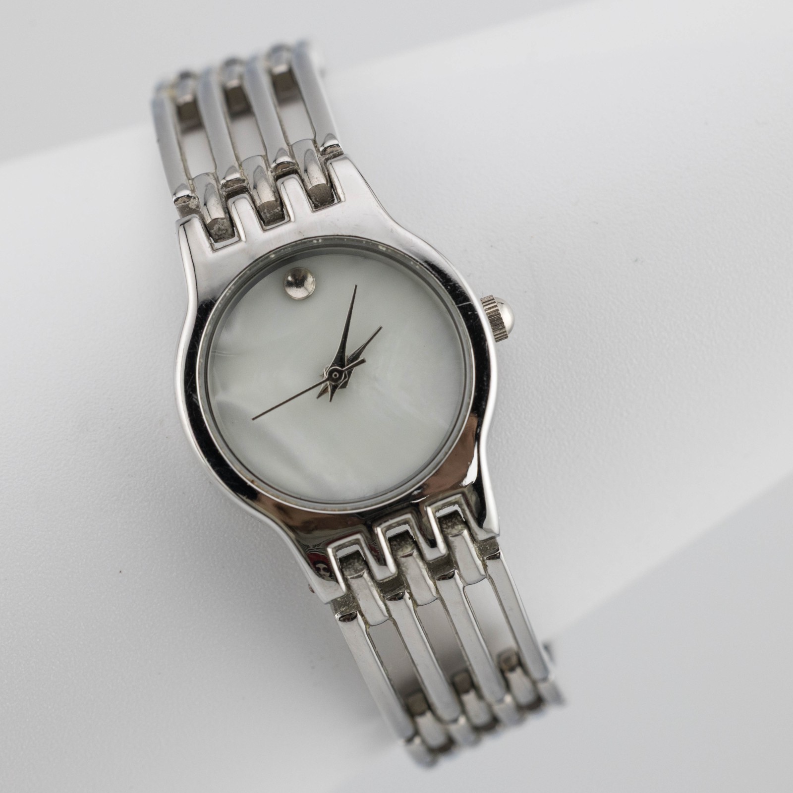 Mother-of-Pearl Dial Quartz Analog Women’s Watch Sz. 6 3/4″ New Battery