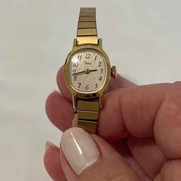 Timex Womens Vintage Gold Tone Oval Watch Arabic Numeral Dial Expansion Band