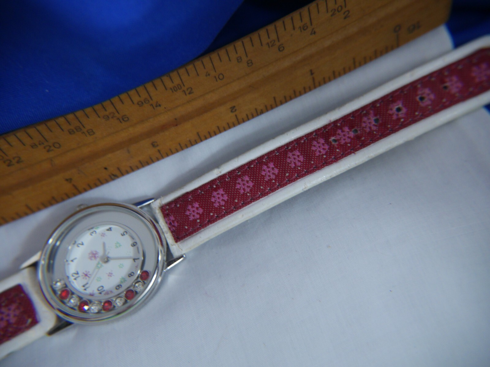 Sliding RED & CLEAR RHINESTONES snow CLOTH SILVERTONE watch works new battery