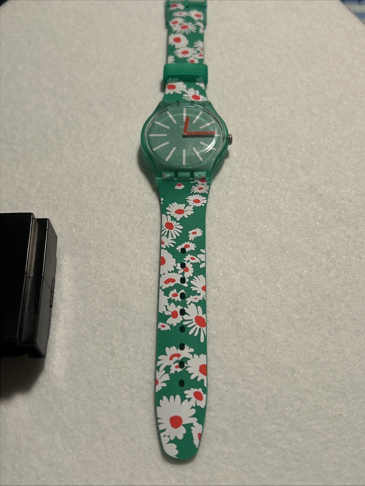 Swatch SO29G104 MEADOW FLOWERS THE MARCH COLLECTION Watch, Green,