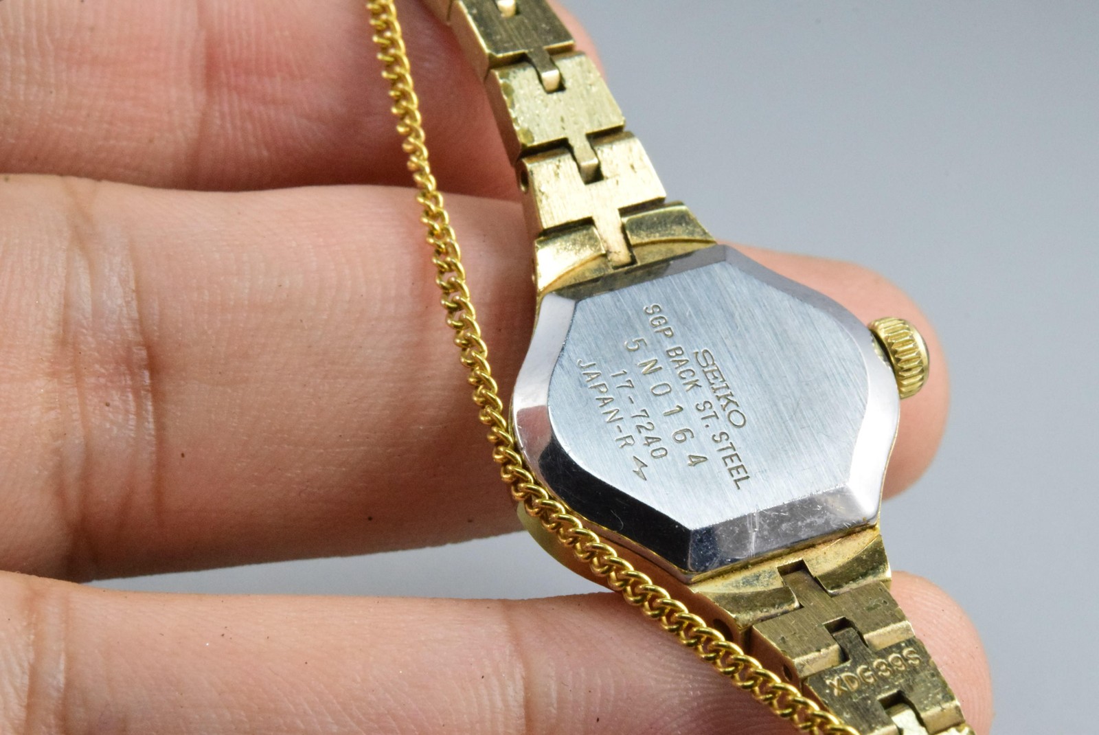 Vintage watch Seiko Gold Plate 17 7240 Yellow Lady Hand Winding oval 23mm