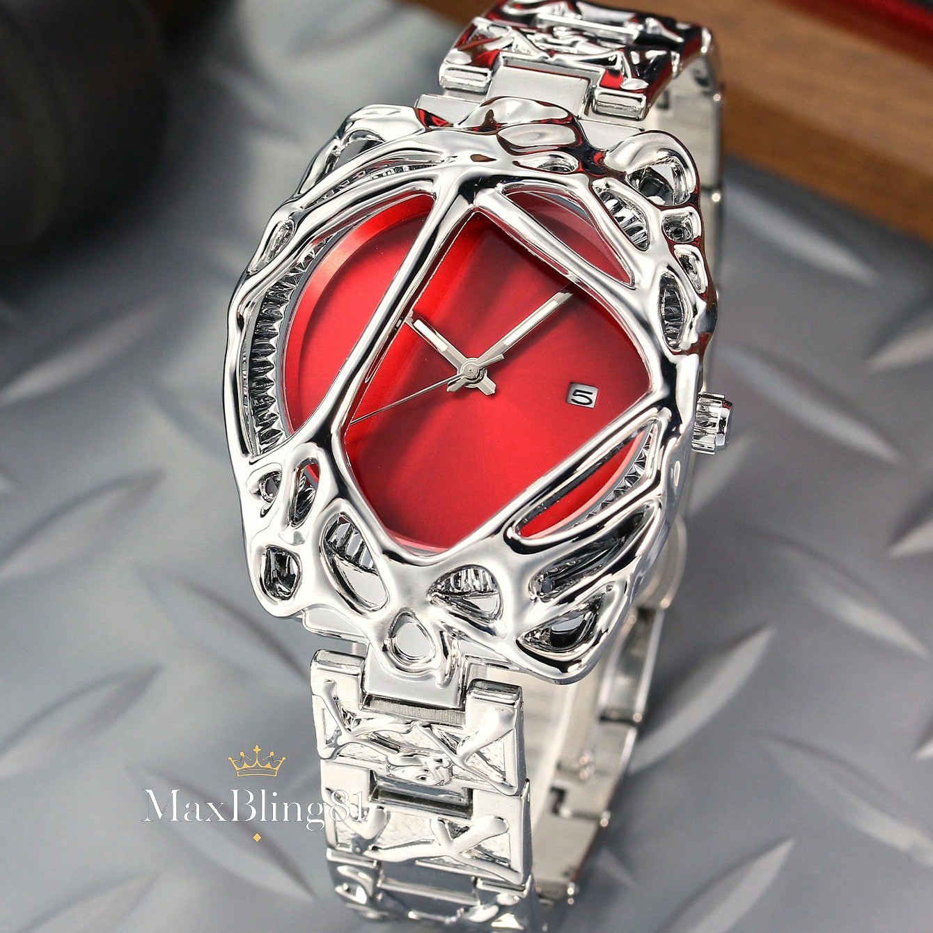 Men’s Watch Unique Urban Style Silver Plated Watch Red Dial Fashion Bracelet