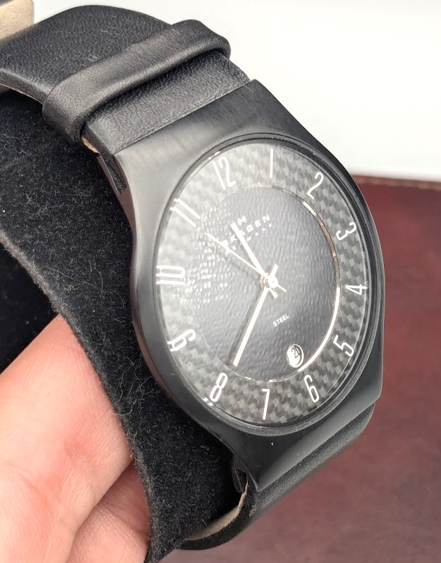 Skagen Denmark Genuine Leather Quartz Movement Date Indicator Wristwatch