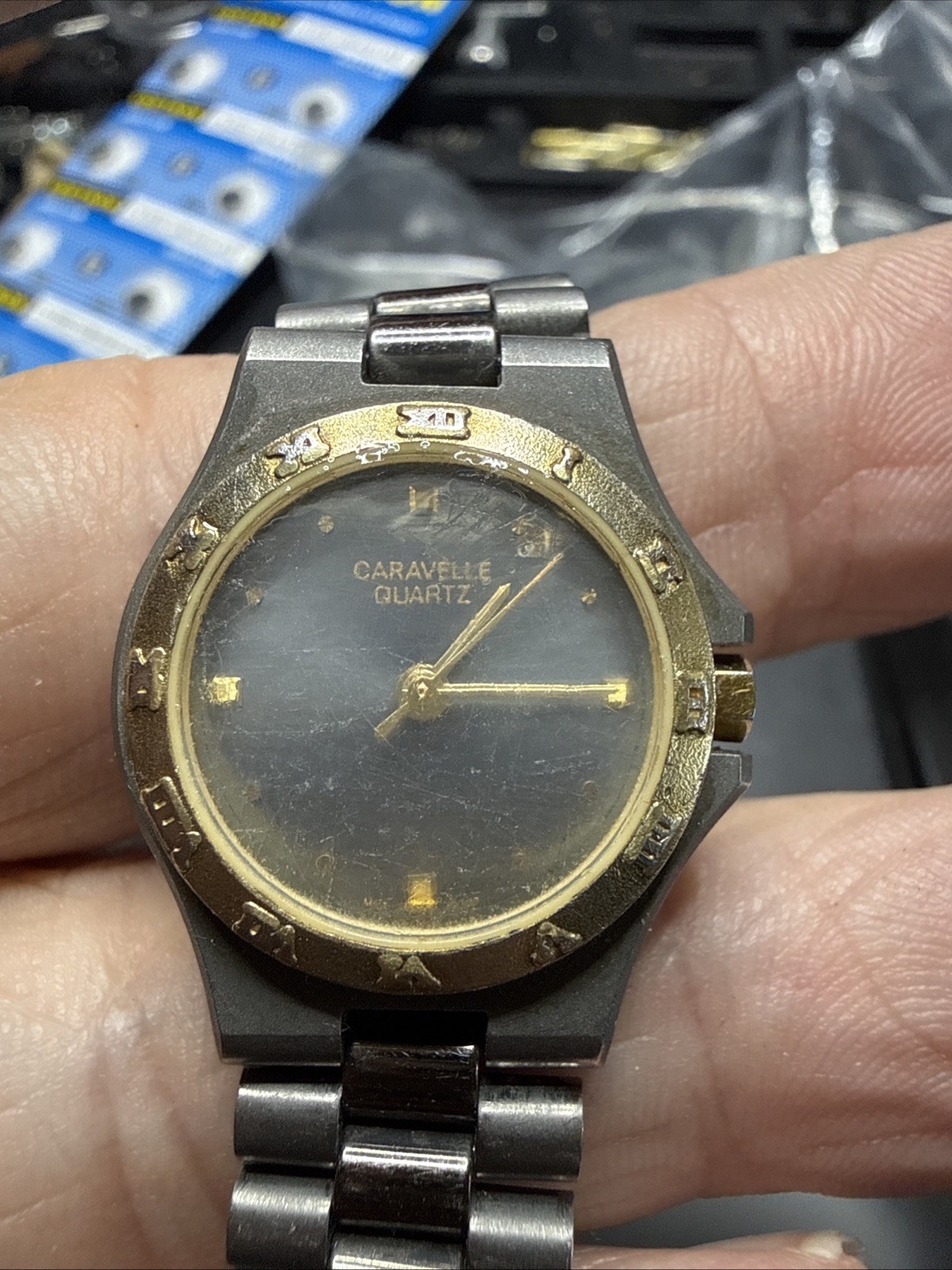 Caravelle Bu BULOVA GRAY DIAL GOLD TONE BEZEL BUTTERFLY CLASP 23MM