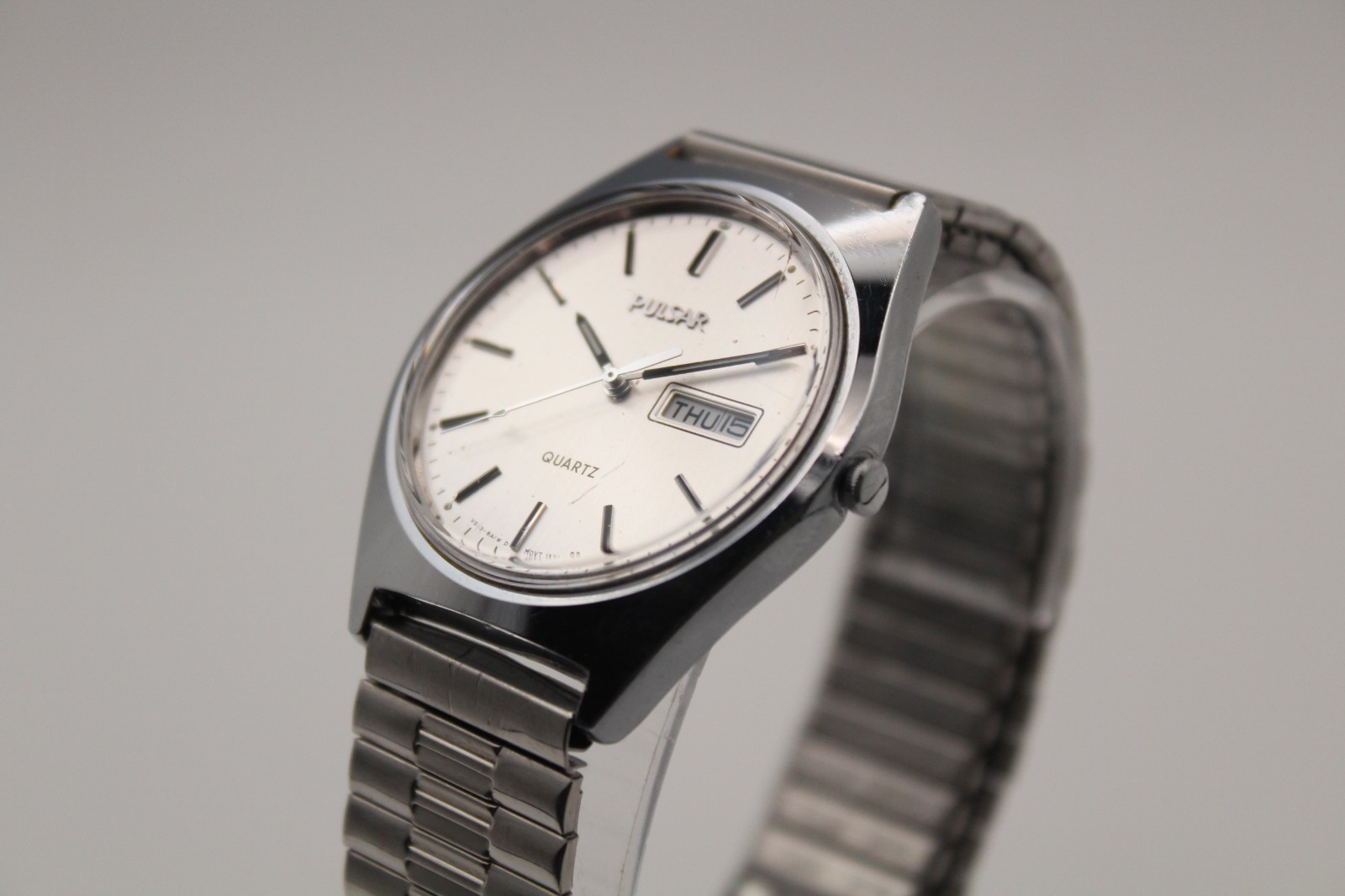 Vintage Pulsar Quartz Day-Date | Silver Sunburst Dial | V533-8480 | Runs Great |