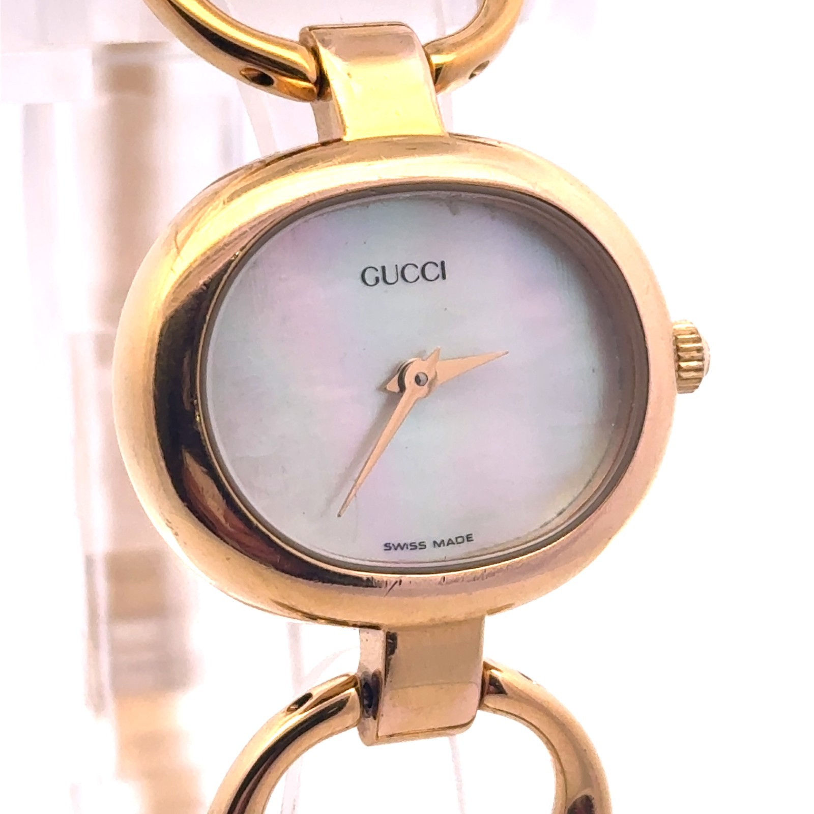 Vintage Gucci 1600 Gold-Plated Mother of Pearl Dial Quartz Ladies Watch 26mm