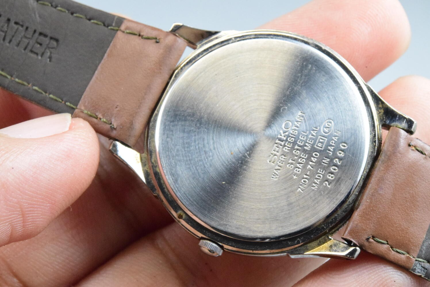 Vintage watch Seiko 7N01-7141 White Men Quartz Round 35mm